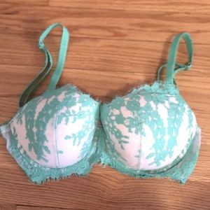 Victoria’s Secret dream angels bra